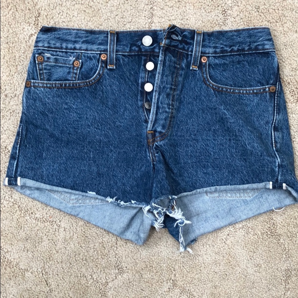Levi short